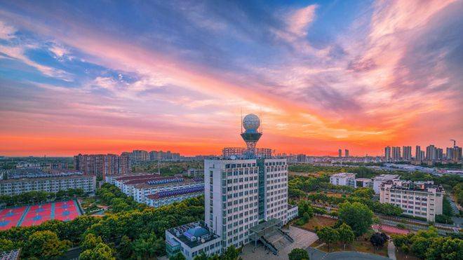 氣象萬(wàn)千，信息無(wú)界 南京信息工程大學(xué)的特色與使命