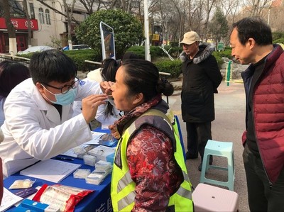 佛山苑社區(qū)舉辦愛牙護牙義診活動，為居民健康護航